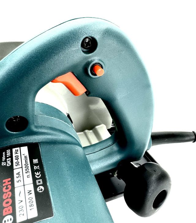 Дискова циркулярна пилка Bosch GKS1800 (1800 Вт, 5500 об/хв) Циркулярка Бош електрична з направляючою для дому