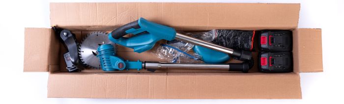 Аккумуляторный садовый триммер Makita UR156DWAE (48V 6Ah) АКБ триммер с 2 аккумуляторами Макита