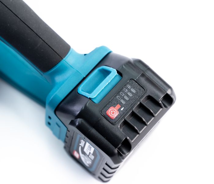 Акумуляторна пила Makita DUC360Z (48V, 6 Ah) Безщіткова пила Макіта із шиною 40 см і з безключовим натягуванням